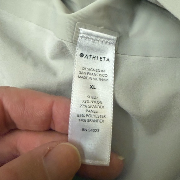 New with Tags Athleta Light Tan Button-Up Blouse - Picture 7 of 8